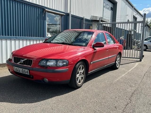 Röd Begagnad 2001 Volvo S60 Sedan | 19 900 kr (Marknadspris) - Bild 1/4