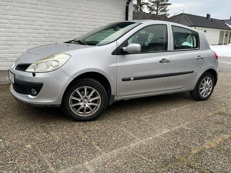 Begagnad Renault Clio R.S. 75 HK (55 kW) 2008 Halvkombi
