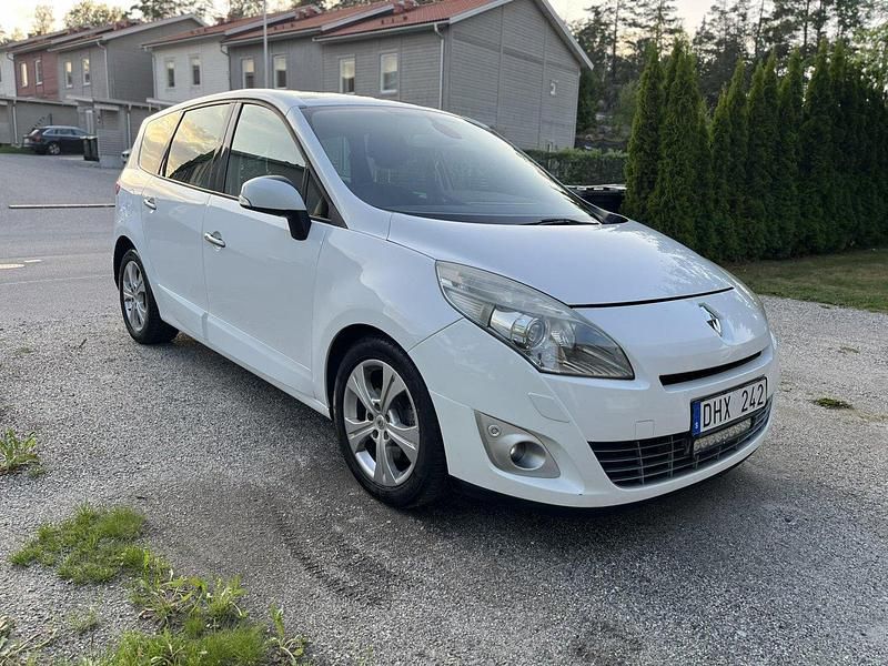 Vit Begagnad 2010 Renault Grand Scénic III Minibuss | 48 000 kr (Lite dyr) - Bild 1/4
