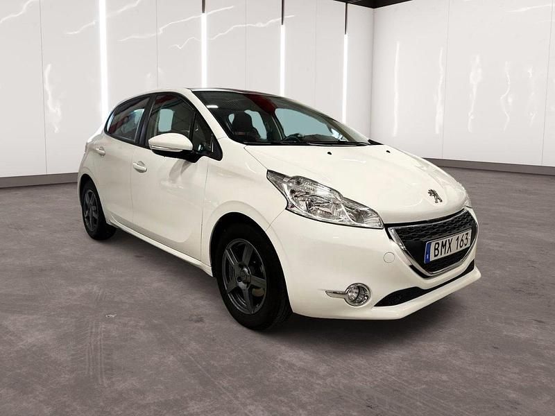 Vit Begagnad 2014 Peugeot 208 Halvkombi | 59 900 kr (Marknadspris) - Bild 1/4