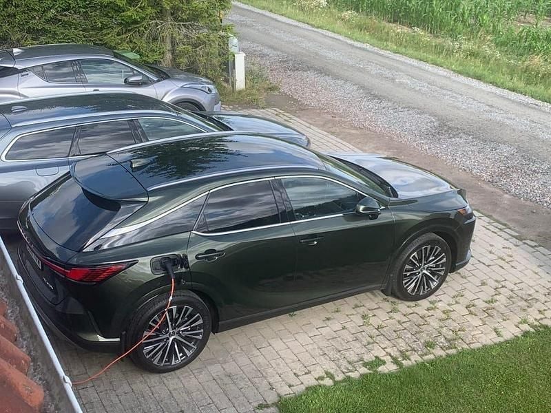 Begagnad Lexus RX450h+ Executive Line 309 HK (227 kW) 2023 Grönmetallic