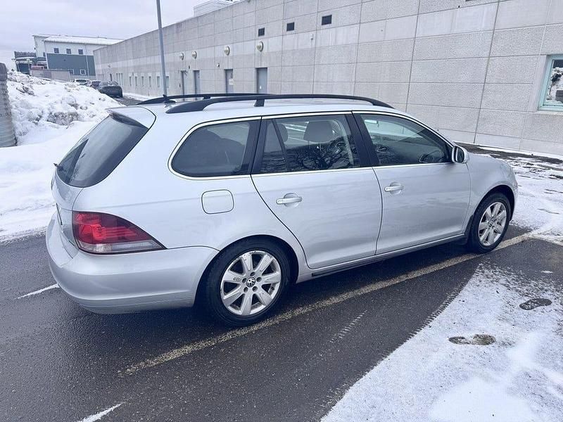 Begagnad VW Golf VI 102 HK (75 kW) 2011 Silver Halvkombi