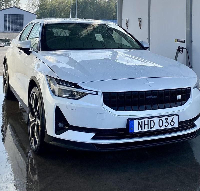 Vit Begagnad 2021 Polestar 2 Performance Sedan | 349 000 kr (Bra pris) - Bild 1/3