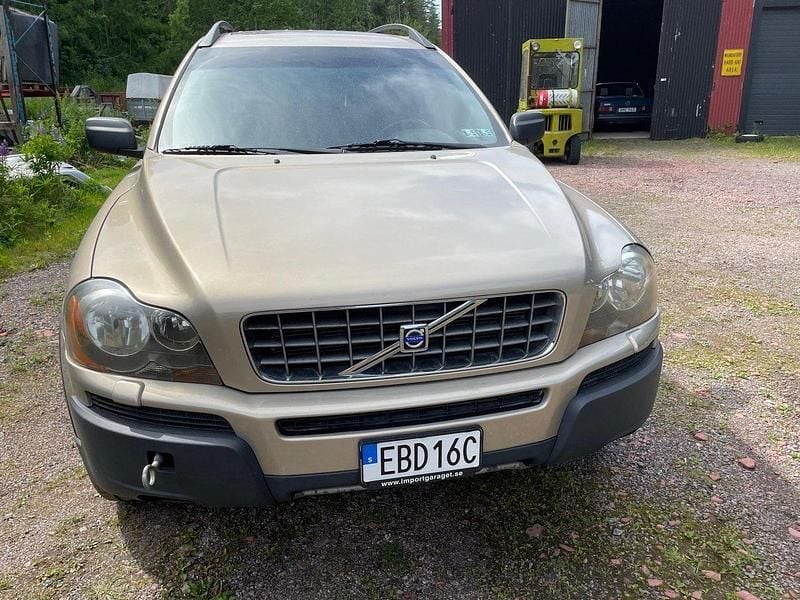 Brun Begagnad 2003 Volvo XC90 Standard SUV | 22 000 kr (Superpris) - Bild 1/3