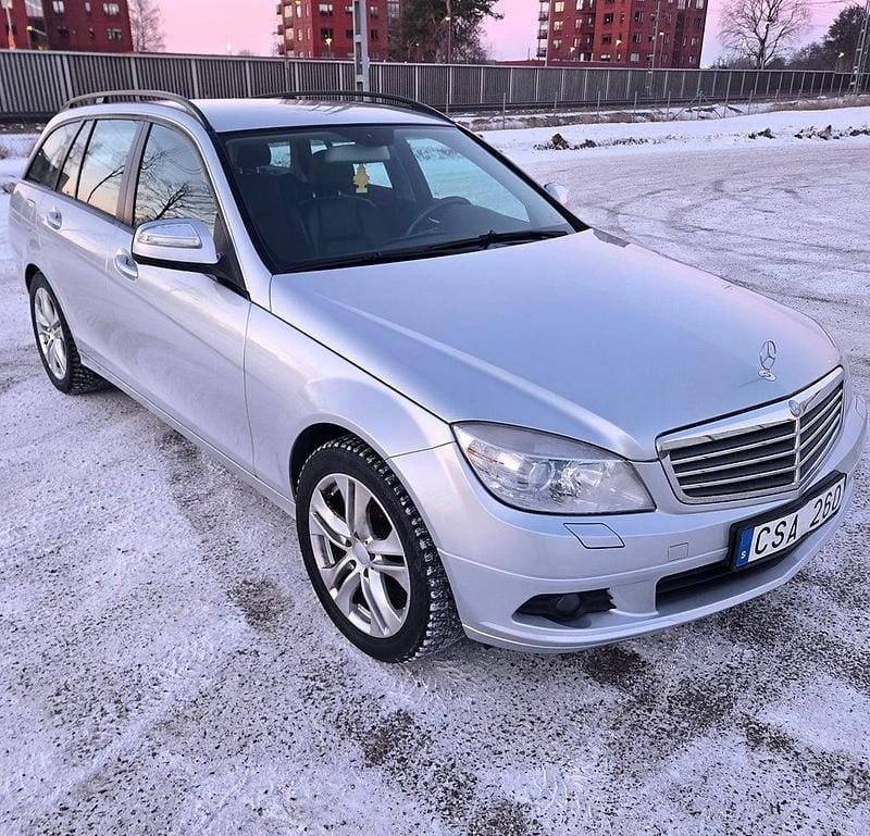 Begagnad Mercedes C180 Classic 156 HK (114 kW) 2007 Silver Kombi