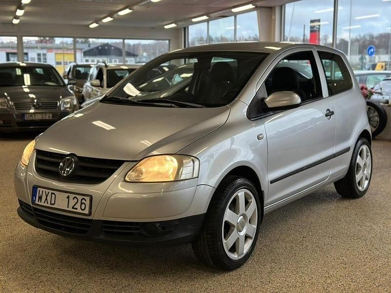 Begagnad VW Fox 54 HK (39 kW) 2006 Silver Halvkombi