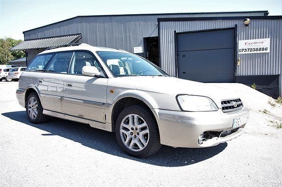 Begagnad Subaru Legacy 157 HK (115 kW) 1999 Beige Kombi