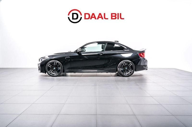 Svart Begagnad 2017 BMW M2 Shadowline Sportkupé | 439 700 kr (Bra pris) - Bild 1/4