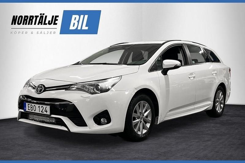 Vit Begagnad 2015 Toyota Avensis Active Kombi | 109 900 kr (Marknadspris) - Bild 1/3