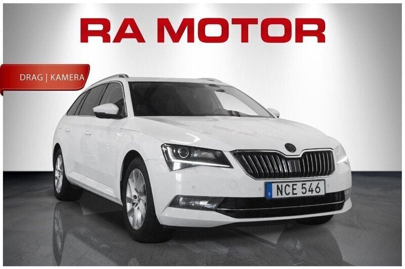 Vit Begagnad 2016 Skoda Superb Style Kombi | 169 900 kr (Marknadspris) - Bild 1/4