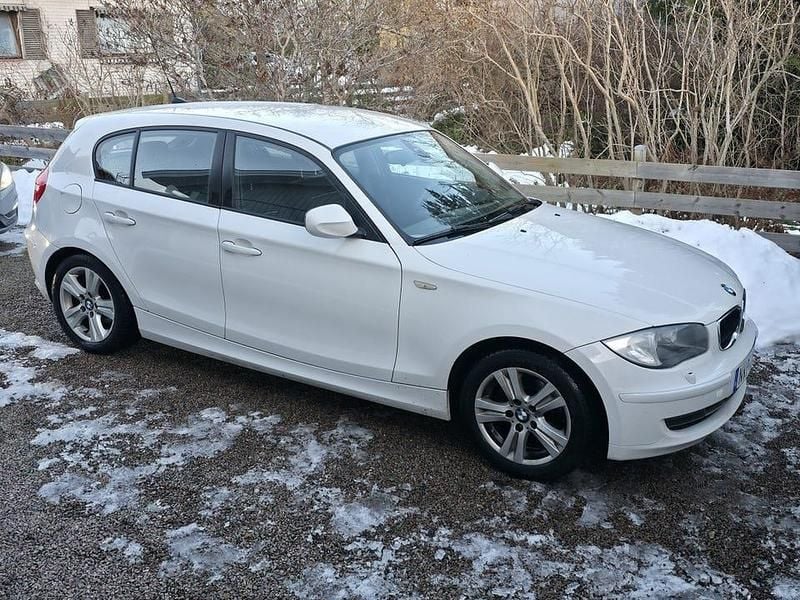 Begagnad 2011 BMW 116 Halvkombi | 49 500 kr (Marknadspris) - Bild 1/4
