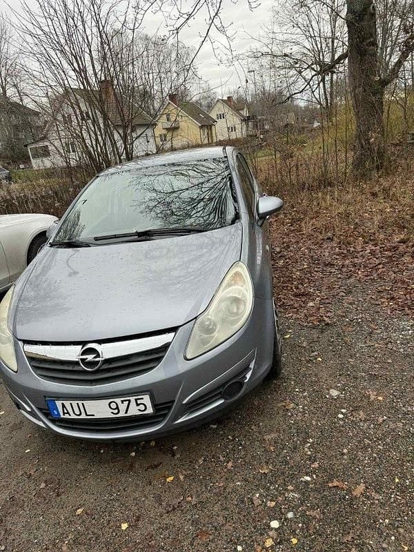 Grå Begagnad 2008 Opel Corsa Halvkombi | 25 000 kr (Bra pris) - Bild 1/4