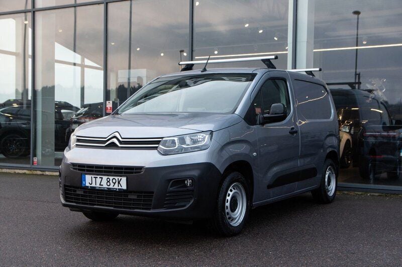 Grå Begagnad 2022 Citroën Berlingo Business Class Minibuss | 259 000 kr (Dyr) - Bild 1/4