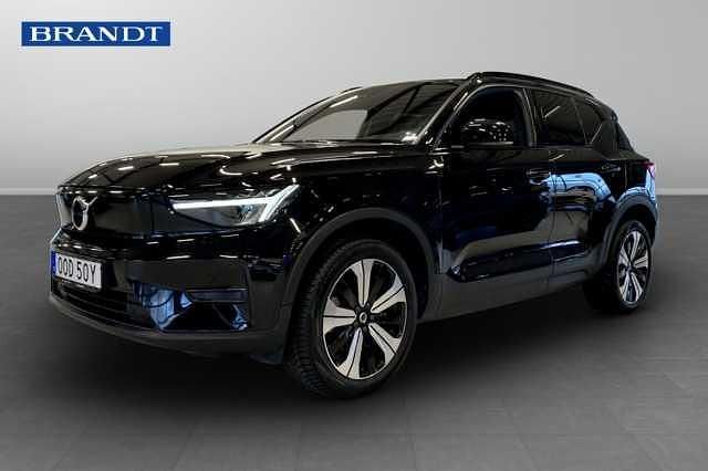 Svart Begagnad 2023 Volvo XC40 Core SUV | 329 900 kr (Marknadspris) - Bild 1/4