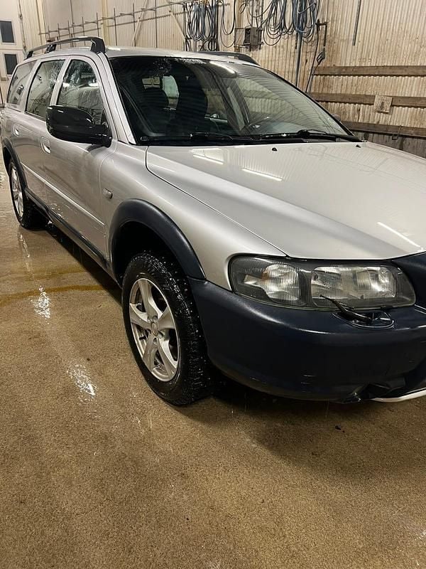 Begagnad 2003 Volvo XC70 Kombi | 18 000 kr (Marknadspris) - Bild 1/3