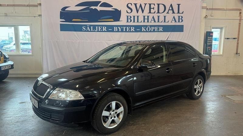 Svart Begagnad 2007 Skoda Octavia Halvkombi | 34 900 kr (Marknadspris) - Bild 1/4