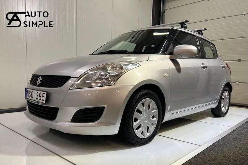 Grå Begagnad 2010 Suzuki Swift Halvkombi | 59 900 kr (Marknadspris) - Bild 1/4