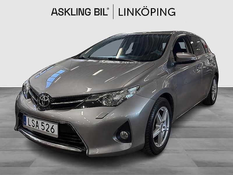 Begagnad Toyota Auris 132 HK (97 kW) 2014 Brun Halvkombi