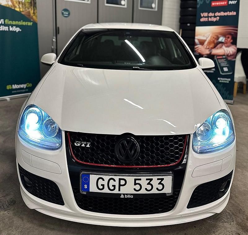 Begagnad VW Golf V Edition 230 HK (169 kW) 2007 Vit Halvkombi