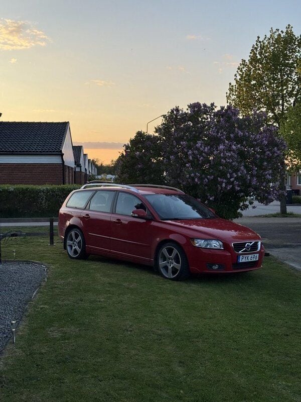 Röd Begagnad 2012 Volvo V50 Momentum Kombi | 52 900 kr (Lite dyr) - Bild 1/2