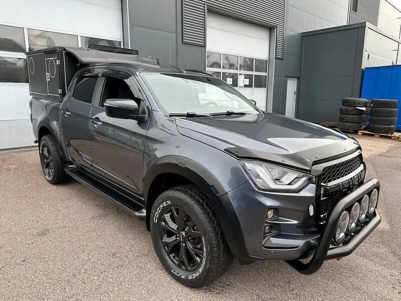 Orange Begagnad 2023 Isuzu D-Max Pickup | 439 900 kr - Bild 1/4