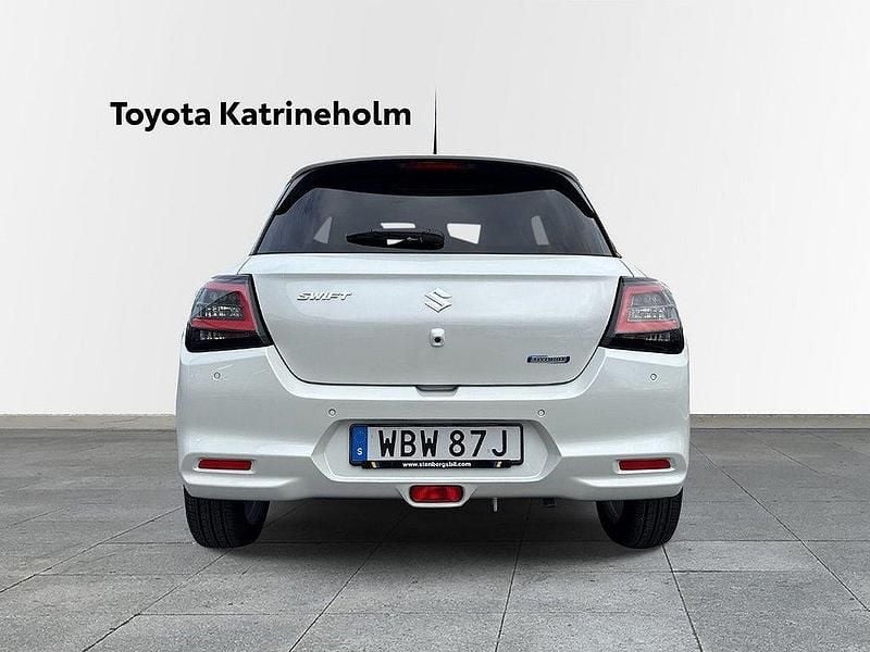 Begagnad Suzuki Swift 83 HK (61 kW) 2024 Vit Halvkombi