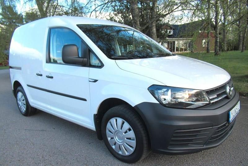 Vit Begagnad 2017 VW Caddy Minibuss | 118 750 kr (Marknadspris) - Bild 1/4