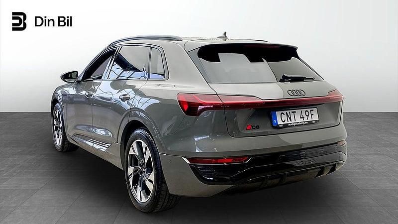 Begagnad Audi e-tron S-Line 300 kW (408 HK) 2023 Grå SUV