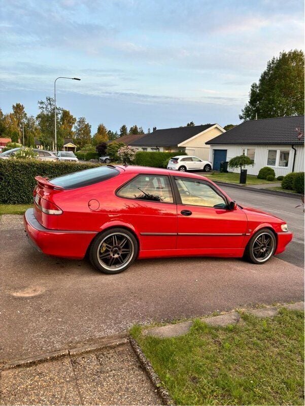 Röd Begagnad 2002 Saab 9-3 Aero Sportkupé | 72 000 kr - Bild 1/4