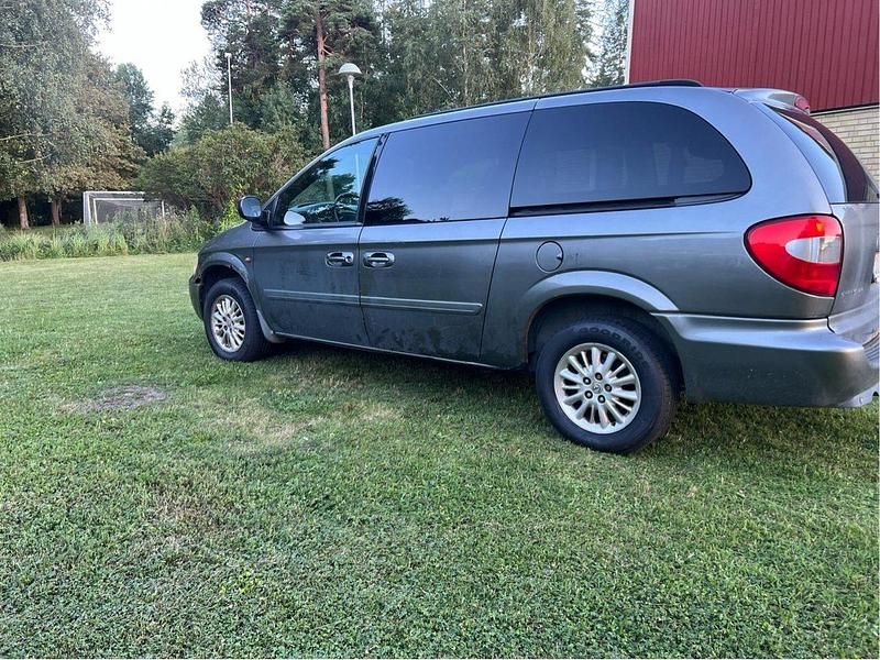 Grå Begagnad 2006 Chrysler Grand Voyager Minibuss | 15 000 kr (Superpris) - Bild 1/4