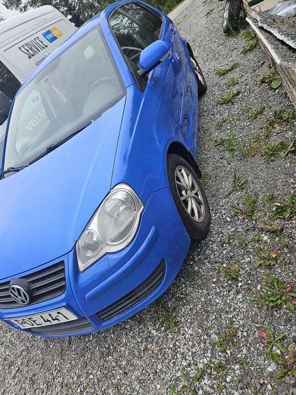 Blå Begagnad 2007 VW Polo Comfortline Halvkombi | 15 000 kr (Bra pris) - Bild 1/4