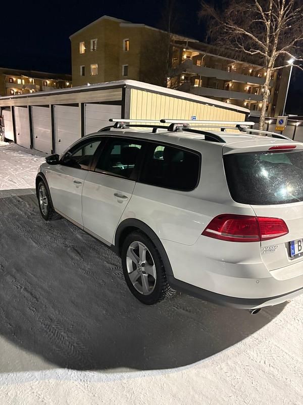 Begagnad VW Passat Alltrack 177 HK (130 kW) 2014 Vit metallic Kombi