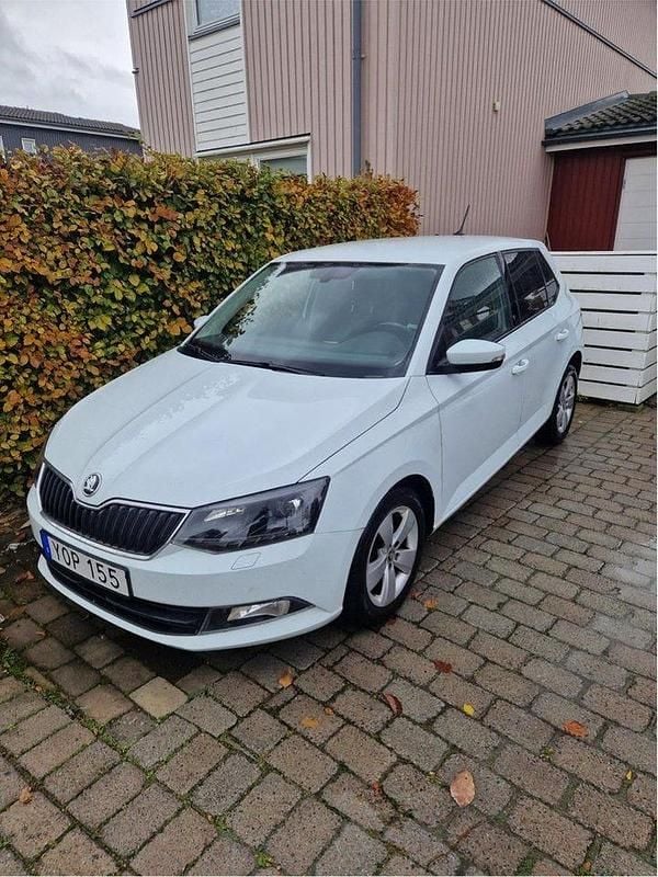 Vit Begagnad 2018 Skoda Fabia Style Halvkombi | 89 000 kr (Bra pris) - Bild 1/4