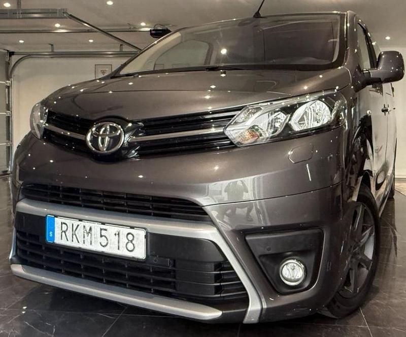 Grå Begagnad 2017 Toyota Proace Van | 210 000 kr - Bild 1/4