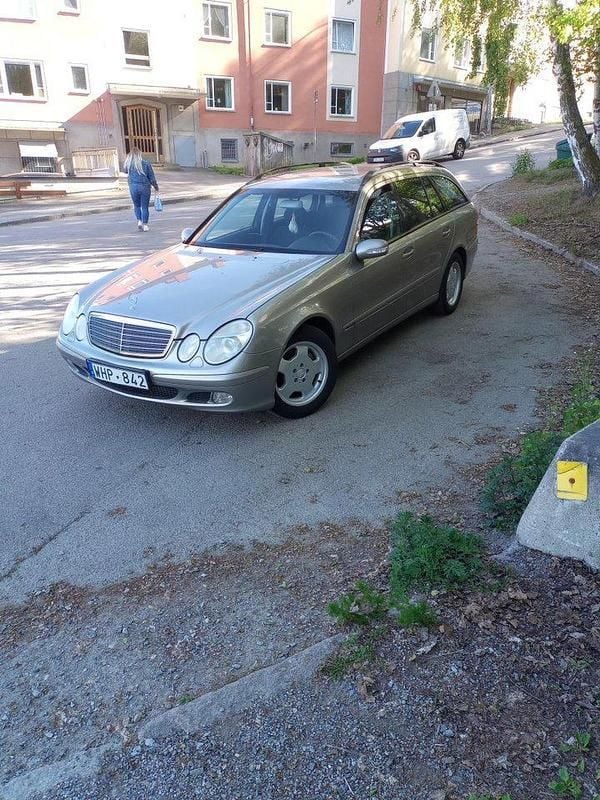 Silver Begagnad 2004 Mercedes E240 Kombi | 22 000 kr (Superpris) - Bild 1/4