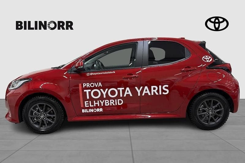 Begagnad Toyota Yaris 2024 Röd Halvkombi