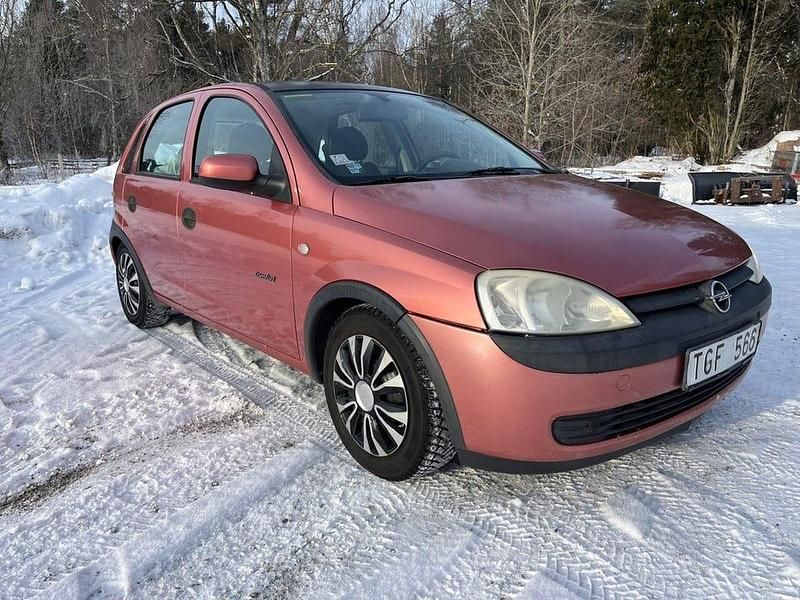 Begagnad Opel Corsa 75 HK (55 kW) 2002 Röd Halvkombi