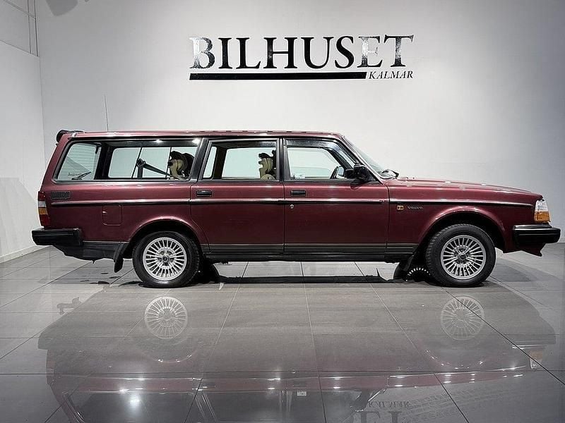 Begagnad Volvo 245 116 HK (85 kW) 1989 Mörkröd Kombi