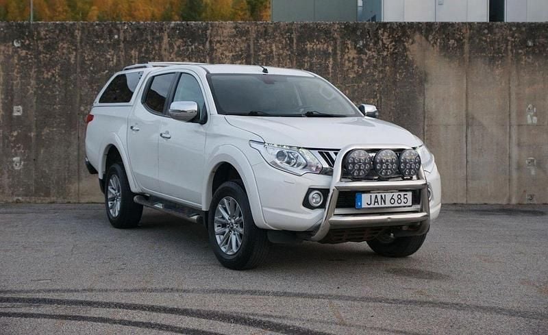 Vit Begagnad 2016 Mitsubishi L200 Pickup | 199 900 kr (Bra pris) - Bild 1/4