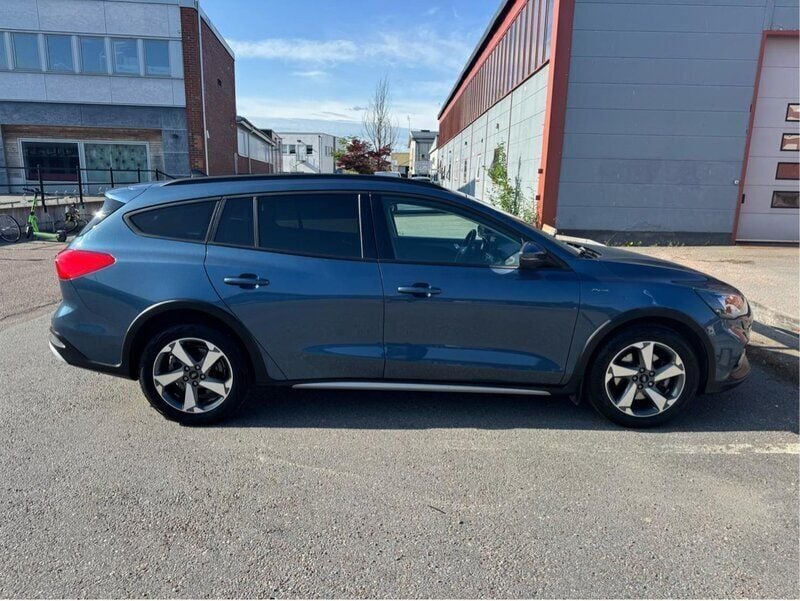 Blå Begagnad 2021 Ford Focus Kombi | 192 000 kr (Marknadspris) - Bild 1/4