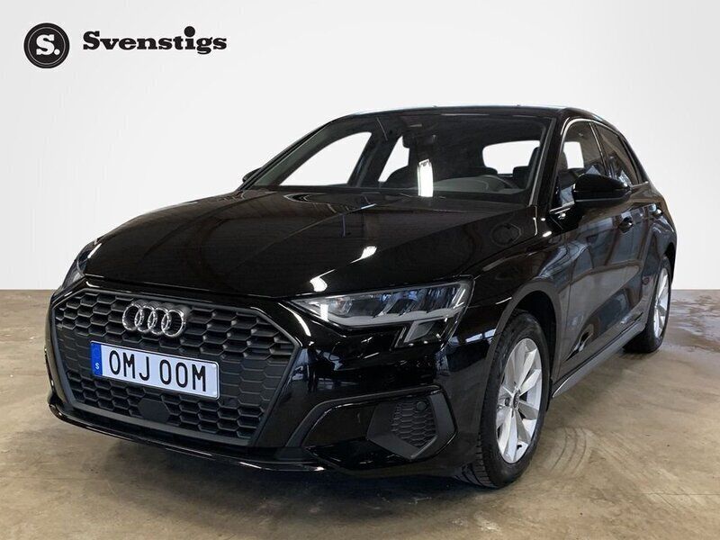 Svart Begagnad 2022 Audi A3 Sportback Proline Halvkombi | 243 900 kr (Marknadspris) - Bild 1/4