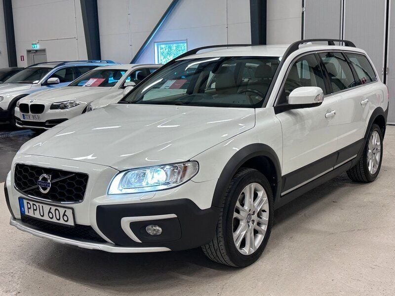 Vit Begagnad 2014 Volvo XC70 Summum SUV | 174 700 kr (Marknadspris) - Bild 1/4