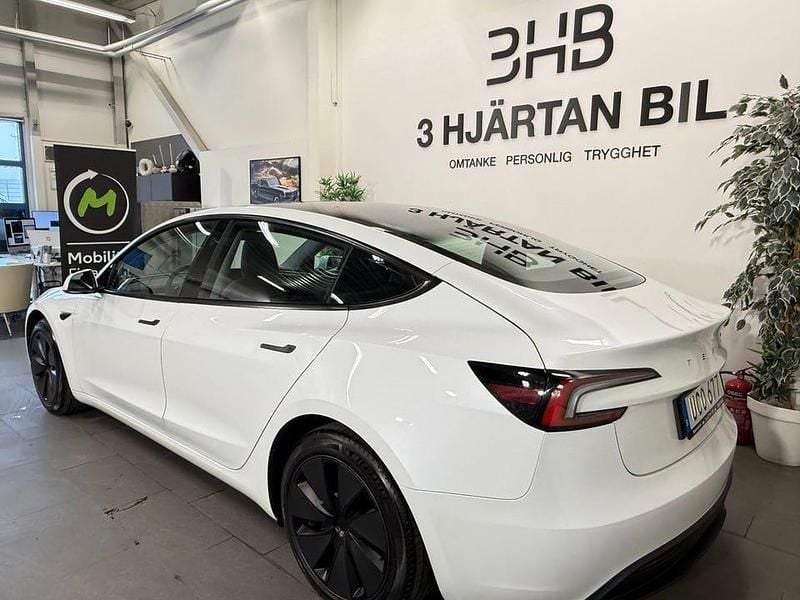 Begagnad Tesla Model 3 Standard Range 221 kW (301 HK) 2024 Vit Sedan