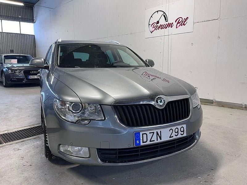 Begagnad Skoda Superb Elegance 160 HK (117 kW) 2010 Silver Kombi