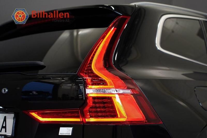 Begagnad Volvo XC60 Core 350 HK (257 kW) 2023 Svart SUV