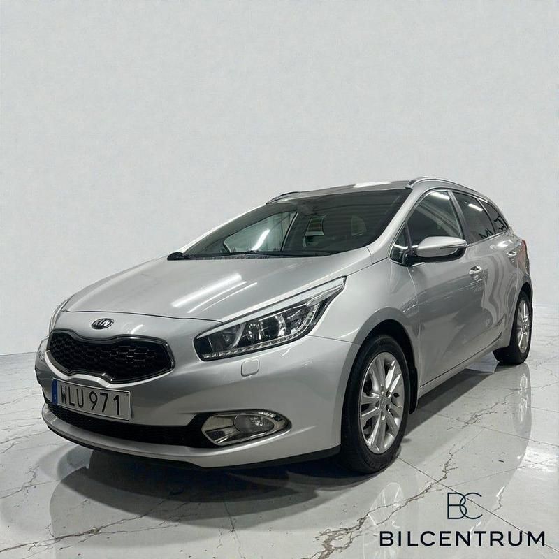Grå Begagnad 2014 Kia Ceed Halvkombi | 79 900 kr (Marknadspris) - Bild 1/4
