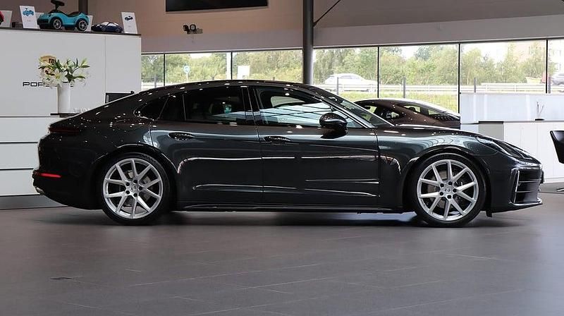 Ny Porsche Panamera 354 HK (260 kW) 2025 Grå Halvkombi