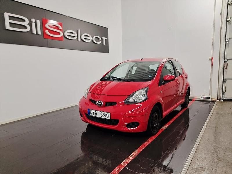 Röd Begagnad 2010 Toyota Aygo Halvkombi | 32 900 kr (Marknadspris) - Bild 1/4
