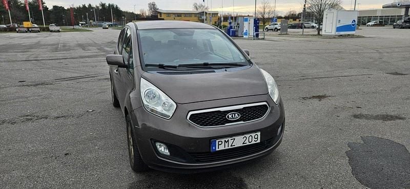 Brun Begagnad 2012 Kia Venga Halvkombi | 40 000 kr (Bra pris) - Bild 1/4