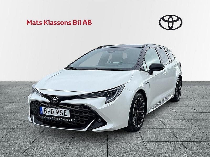 Vit Begagnad 2020 Toyota Corolla Sport Kombi | 259 000 kr (Marknadspris) - Bild 1/4